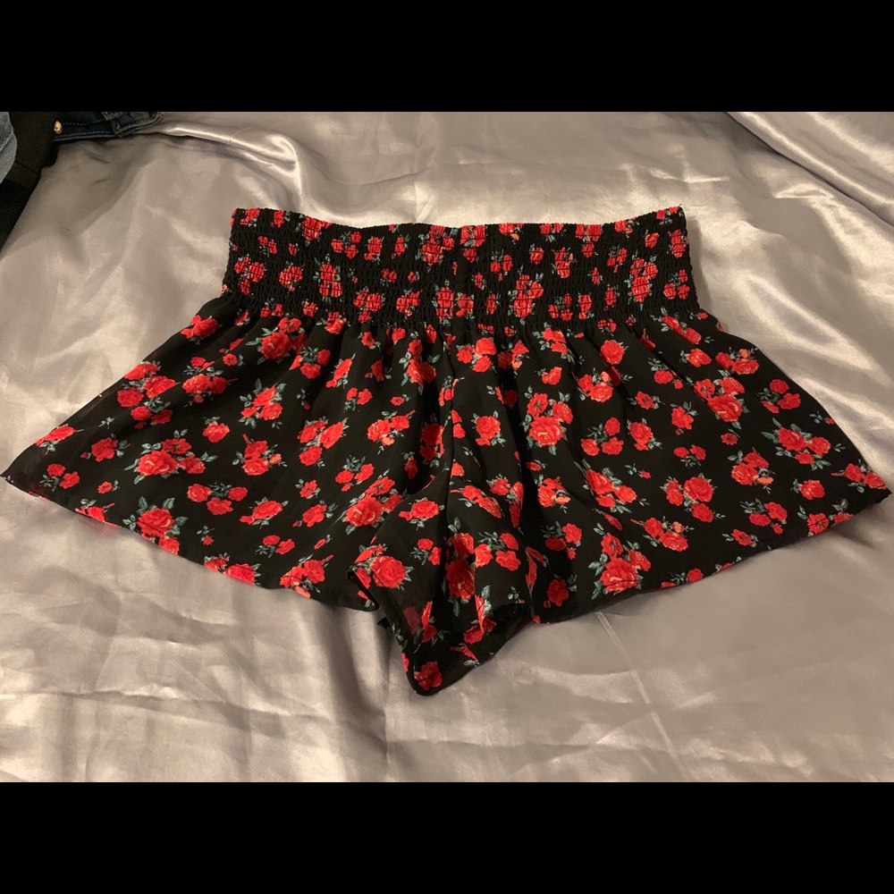 Vsco Floral black shorts